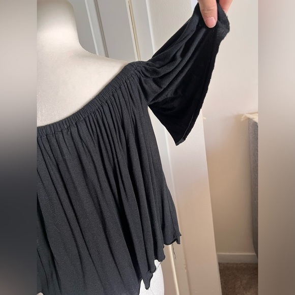 Urban Outfitters, Off the Shoulder top with sleeves, Size M - Picture 3 of 4